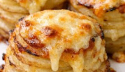 Oven-Baked 4-Ingredient Cheesy Potato Stacks